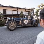 妻籠宿内をクラッシックカーが走る
